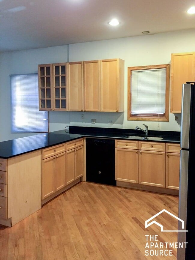 Photo - 2737 N Wayne Ave Apartment