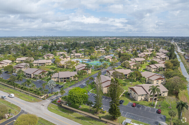 Building Photo - Pine Ridge South
