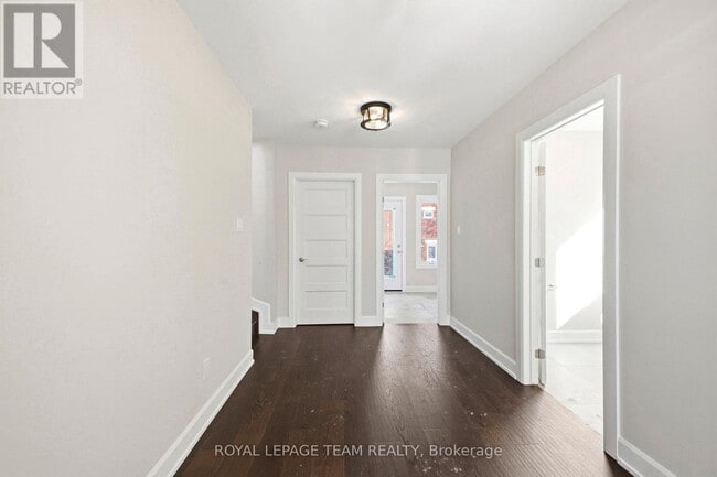 Building Photo - 7 Gwynne Ave