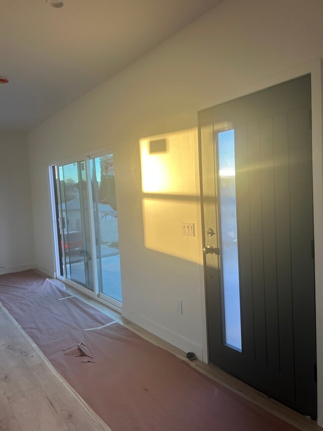 Foto del edificio - 7538 Cozycroft Ave