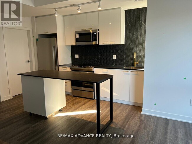 Photo du bâtiment - 10 Ed Clark Gdns