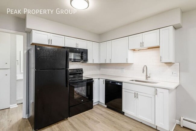 Building Photo - 639 Riverview Dr