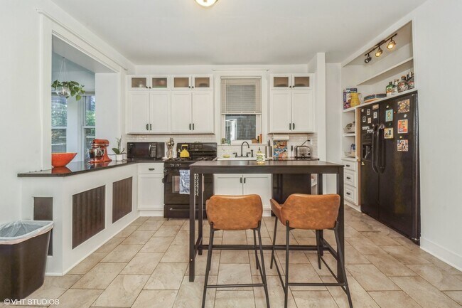 Foto del edificio - 3721 N Ashland Ave