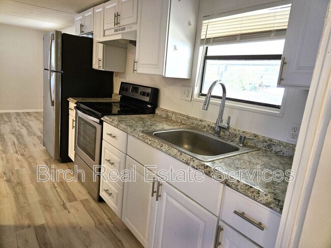 Foto del edificio - 7040 Commons Blvd