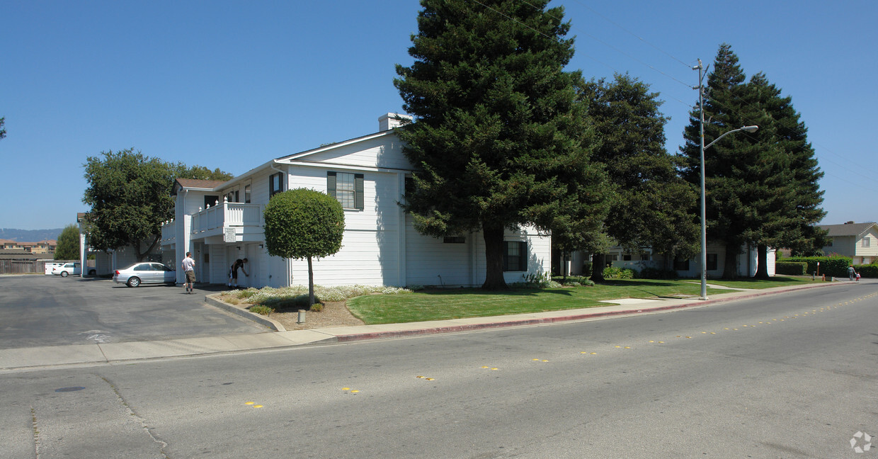Building Photo - Eastlake Village Apartments
