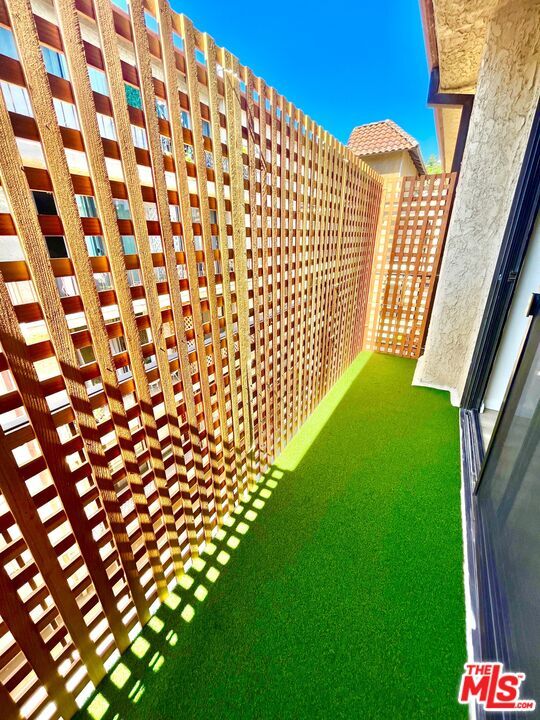 Foto del edificio - 1750 Camino Palmero St