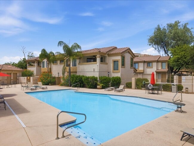 Building Photo - Charming 1 Bed / 1 Bath with Resort-Style Amenities!