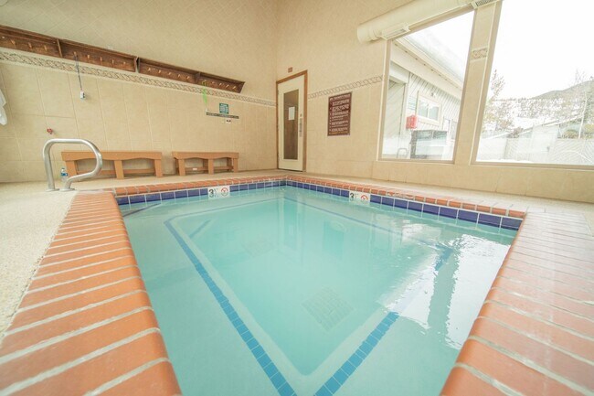 Foto del edificio - Move in Special! Keystone 2 bed/2bath! Plus Bonus Room  Pool and Hot Tubs!  BIKE STORAGE!