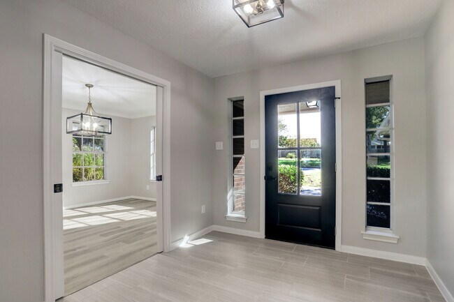 Foto del edificio - 7098 Shadow Lake Dr