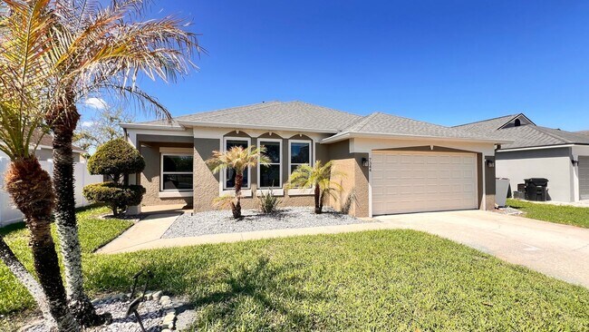 Building Photo - Beautiful Pool Home AVAILABLE NOW!