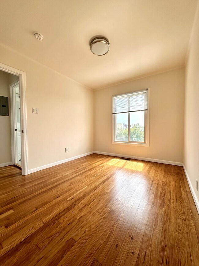 Foto del edificio - Elegant, Private Home Near Golden Gate Park w/ Garage, Laundry, Yard