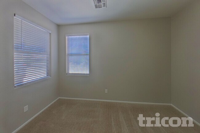 Foto del edificio - 45063 W Jack Rabbit Trail