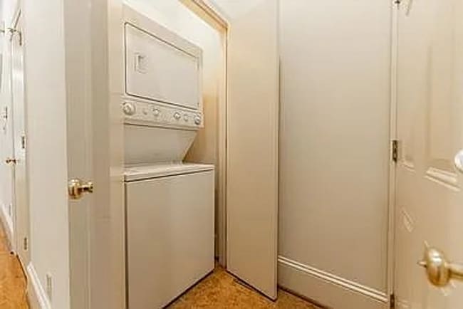 Building Photo - Escape to the perfect blend of comfort and convenience in the Fan!