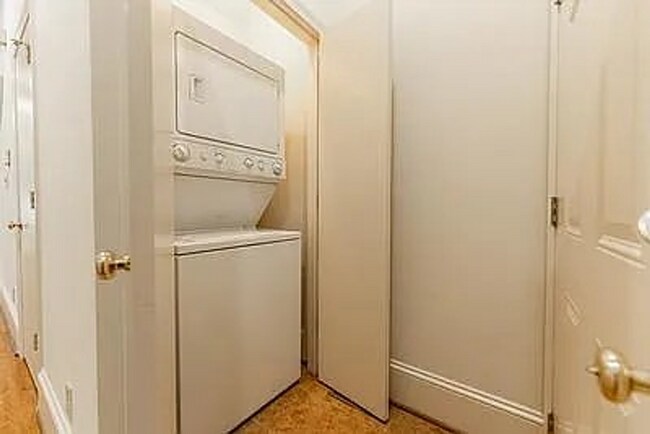 Foto del edificio - Escape to the perfect blend of comfort and convenience in the Fan!