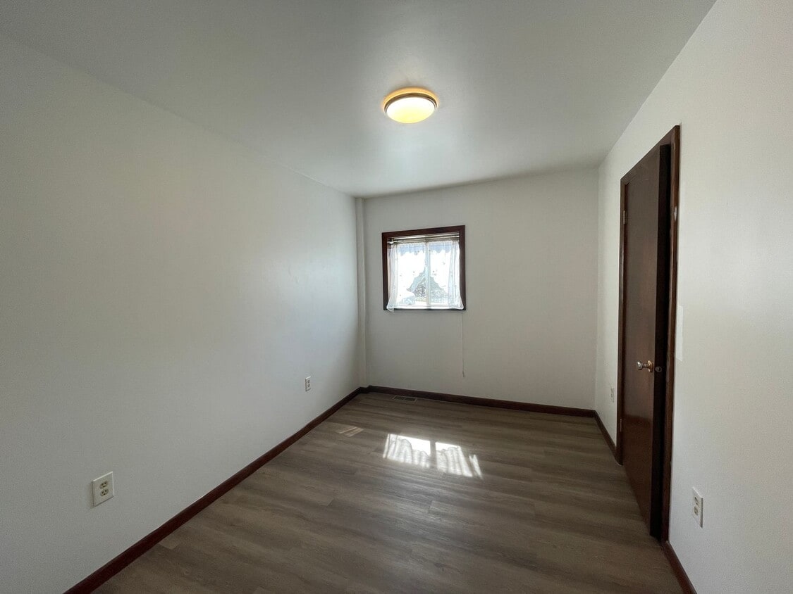 Building Photo - 965 Grove St