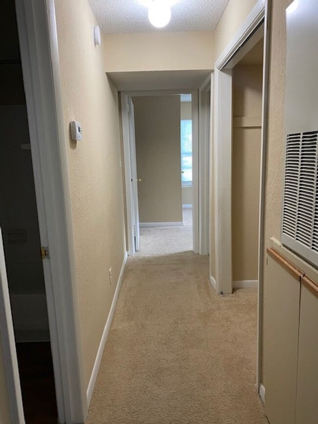 Building Photo - 2 BEDROOM 2 BATHROOM CONDO FOR RENT / REGE...