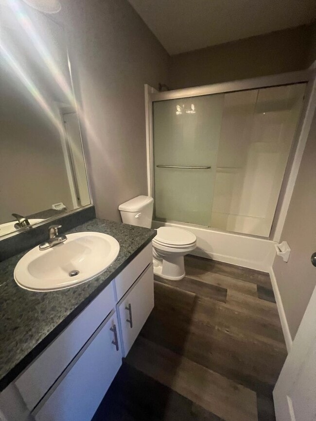 Building Photo - 313 Dirksen Dr