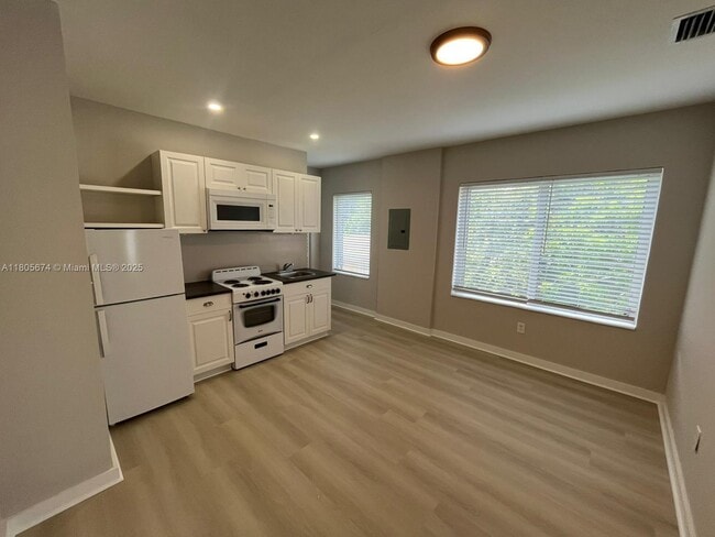 Foto del edificio - 534 SW 6th Ct