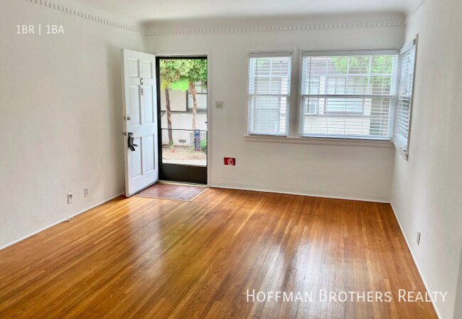 Foto del edificio - 2220 Ocean Park Blvd