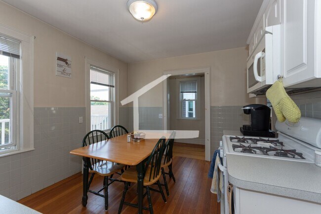 Building Photo - HOT BRIGHTON LISTING!!!!