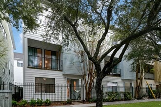 Building Photo - 1434 Ennis St