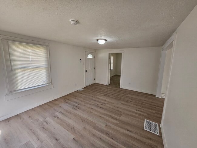 Building Photo - 835 Tecumseh St