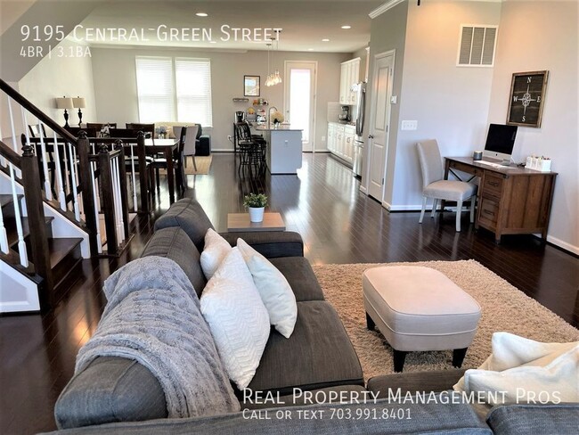 Building Photo - MASSIVE TOWNHOME, W ROOFTOP DECK, & CUSTOM...