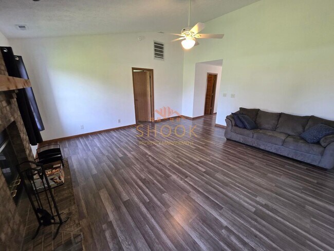 Foto del edificio - 3BR/2BA in East Side Lexington Farms!