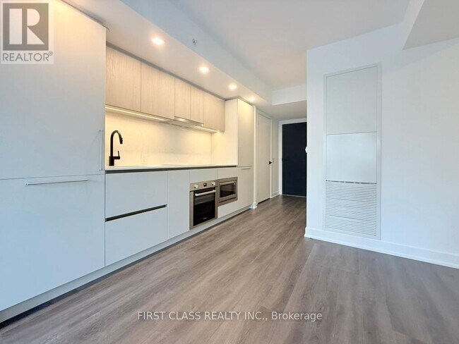 Building Photo - 609 Sherbourne St