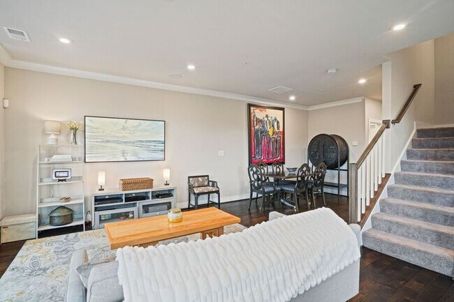 Foto del edificio - 820 Fern Pl NW