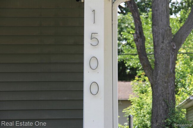 Building Photo - 1500 Mclean Ave