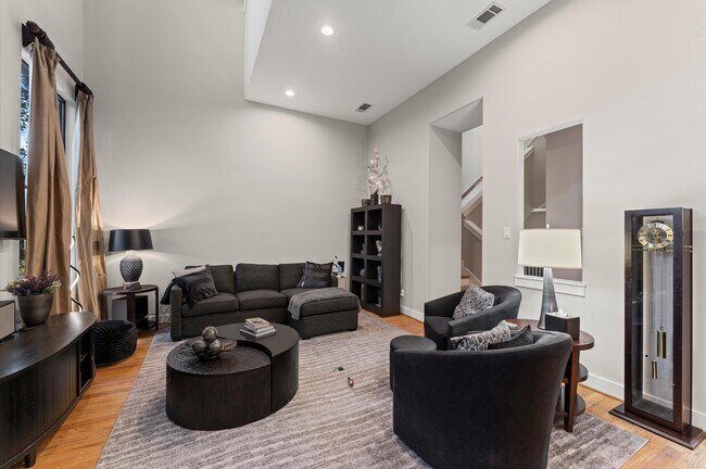 Foto del edificio - 730 Ruthven St