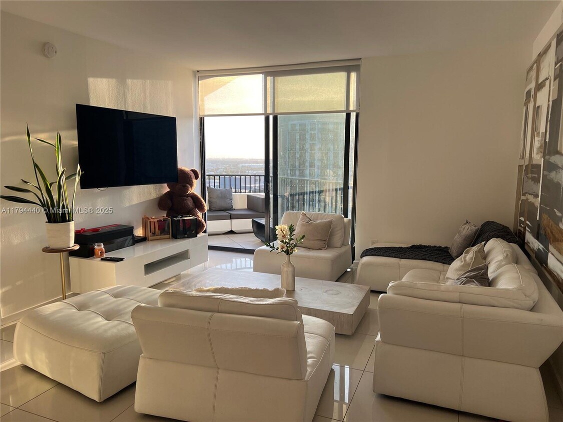 Foto principal - 5300 Paseo Blvd