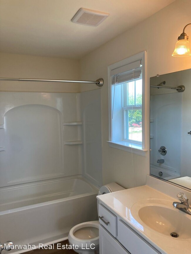 Building Photo - 3 br, 2.5 bath House - 604 Goddin Street
