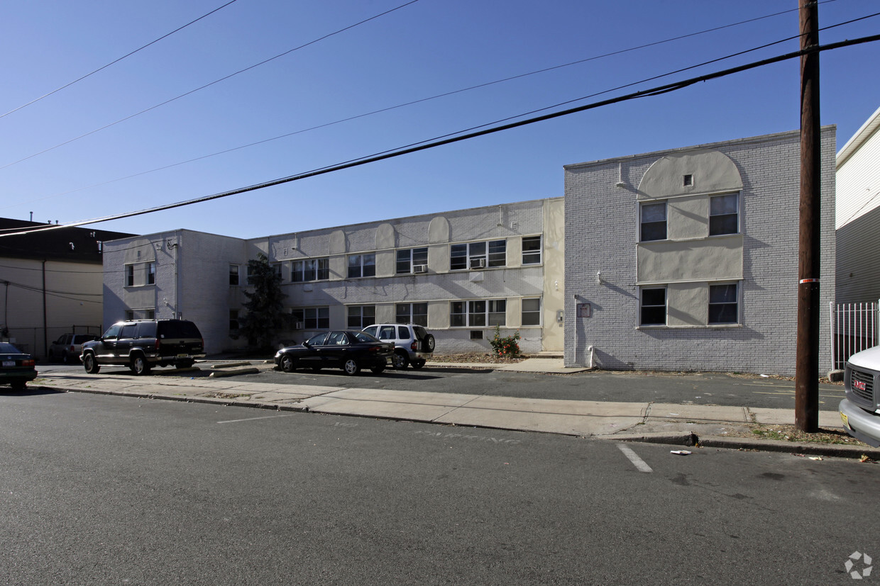 Building Photo - 73-83 Western Ave