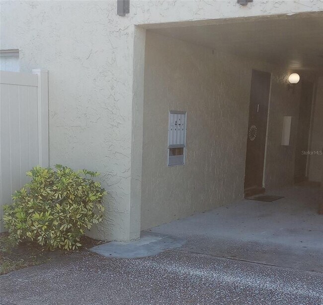 Foto del edificio - 4215 E Bay Dr