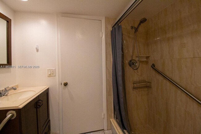 Foto del edificio - 351 Lake Arbor Dr