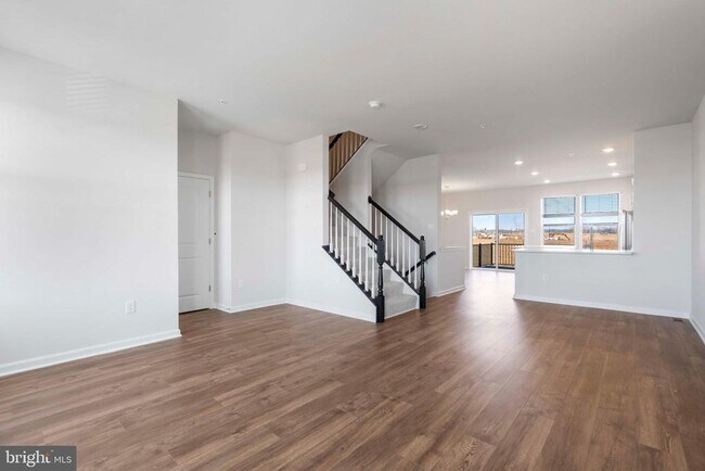 Building Photo - 462 Tiller St