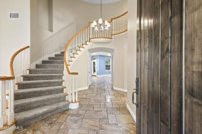 Building Photo - Beautiful 5 bed, 4.5 bath pool home in Wood Ranch