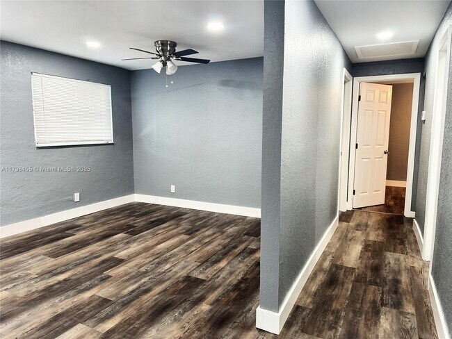 Foto del edificio - 6644 Raleigh St