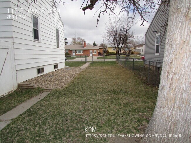 Building Photo - * PENDING APPLICATION * 2 BEDROOM | 1 1/2 ...