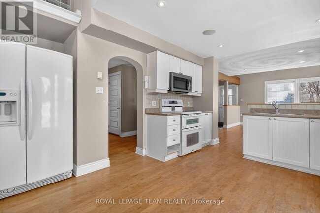 Building Photo - 5965 Rideau Valley Dr N