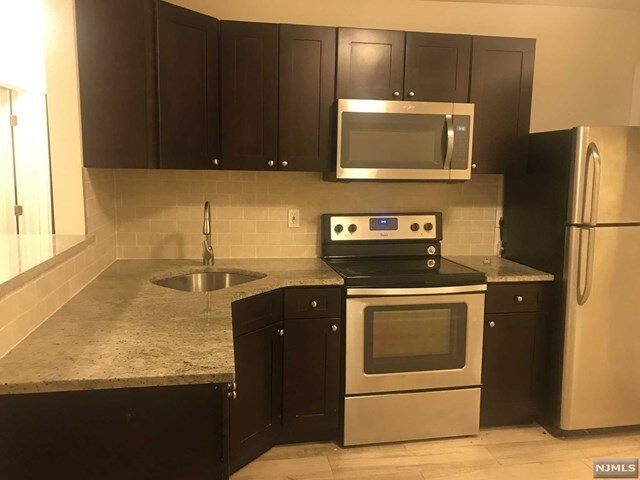 Foto del edificio - 452 Harding Pl
