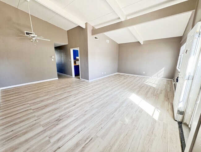 Building Photo - Beautiful 3-bedroom, 1-bathroom Townhouse