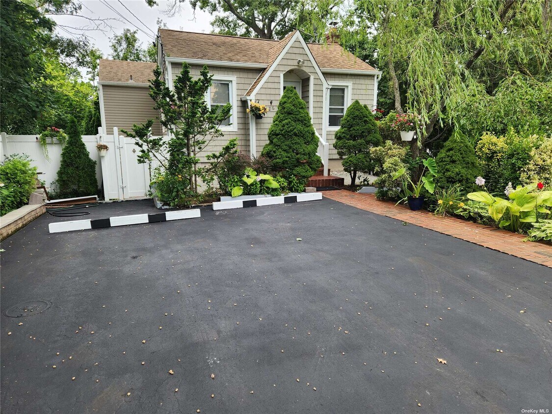 Foto principal - 26 Long Beach Dr