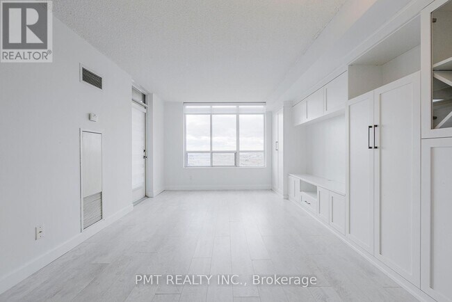 Photo du bâtiment - 700-2700 Humberwood Blvd