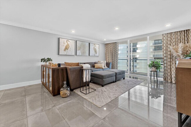 Building Photo - 5440 N Ocean Dr