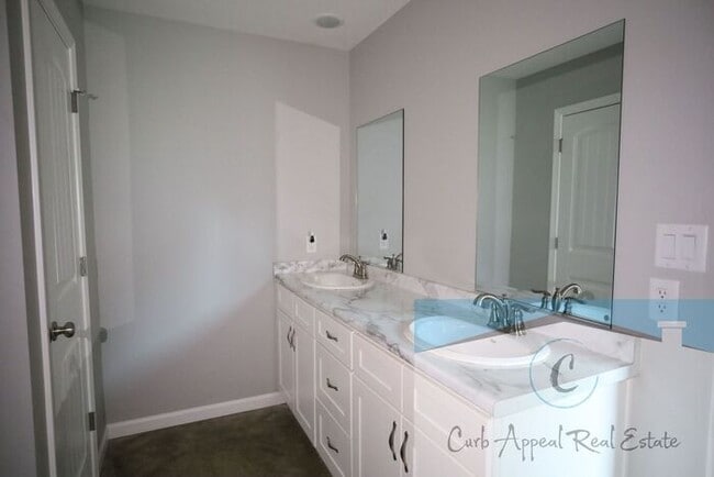 Foto del edificio - Beautiful new construction 3 bed / 2 bath home - Lake City