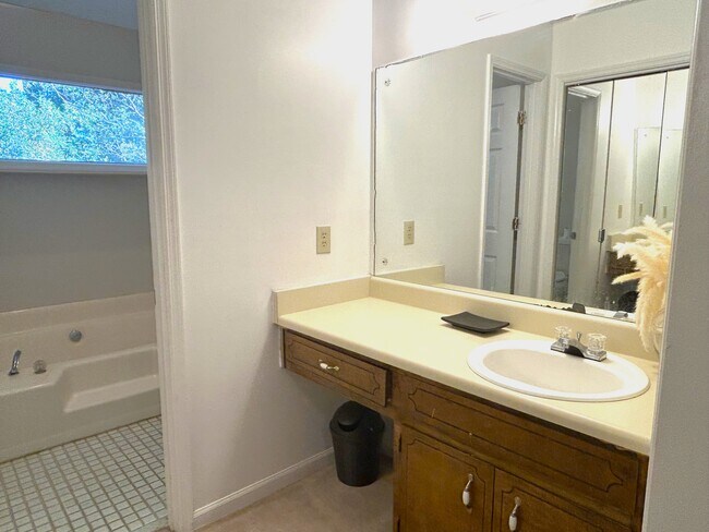 Foto del edificio - 903 Forest Pointe Way