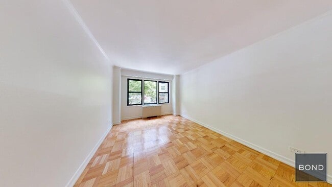 Building Photo - 220 E 63rd St